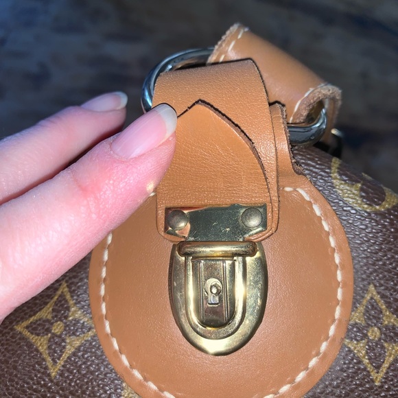 Louis Vuitton duffle bag with exterior pockets - Picture 8 of 16